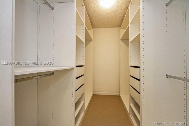 Building Photo - 7545 E Treasure Dr