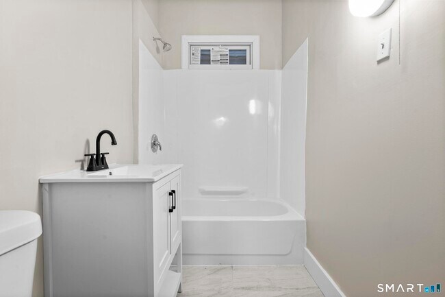 Building Photo - 37 Plaza Ave