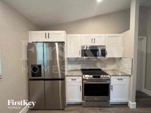 Building Photo - 2670 Denicke St