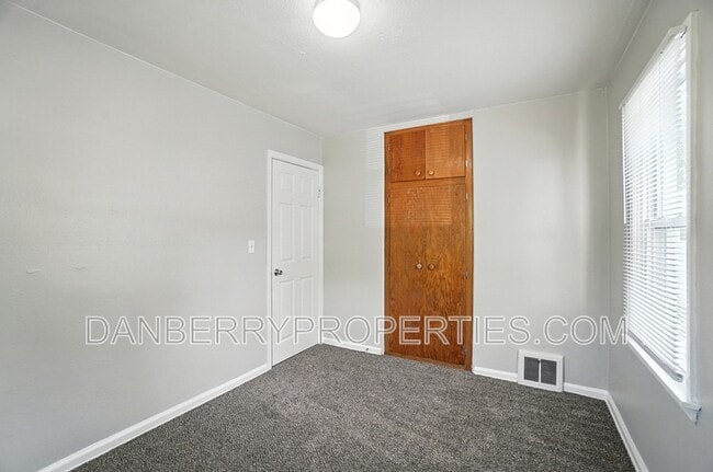 Building Photo - 1126 Searles Rd