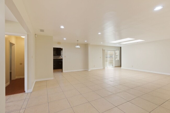 Building Photo - Spacious Mission Hills Home – Modern Comfort in a Prime Location!