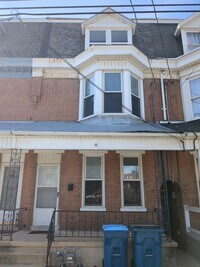 Building Photo - Recently renovated 4/5 Bedroom house in West York School District