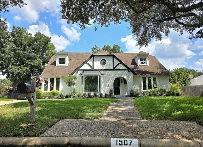 Building Photo - 1507 Village Green Ct