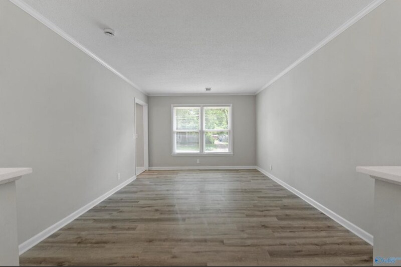 Building Photo - 2519 Excalibur Dr SE