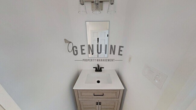 Building Photo - Upgraded 4Bd 2Ba Home