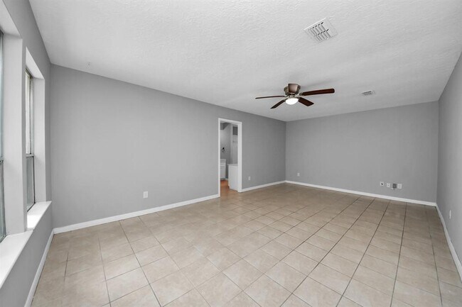 Building Photo - 2622 Heather Knoll Dr
