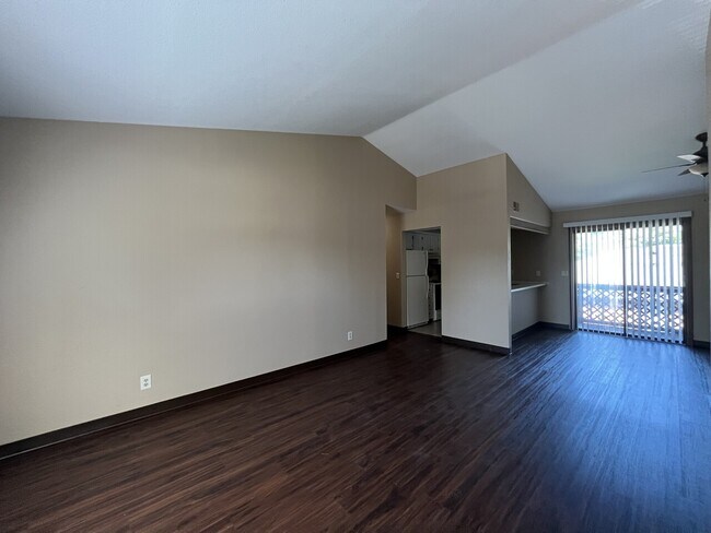 Building Photo - Lakewood Court Apartments
