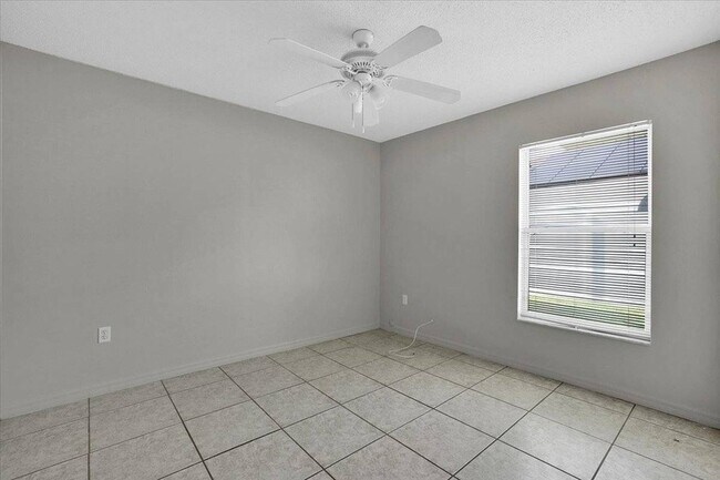 Building Photo - 112 Azalea Dr