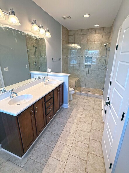 Master Bath - 870 Belvedere Blvd