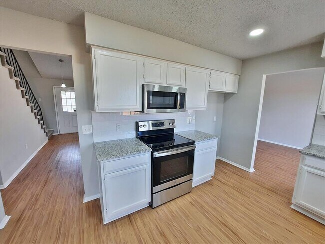 Building Photo - 2646 Winslow Dr