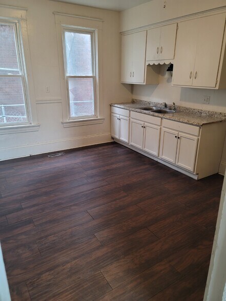 Building Photo - 1608 W Lincoln Ave