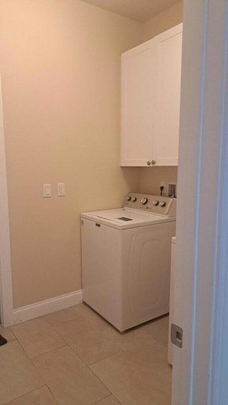 Building Photo - 301 SE Bayview Terrace