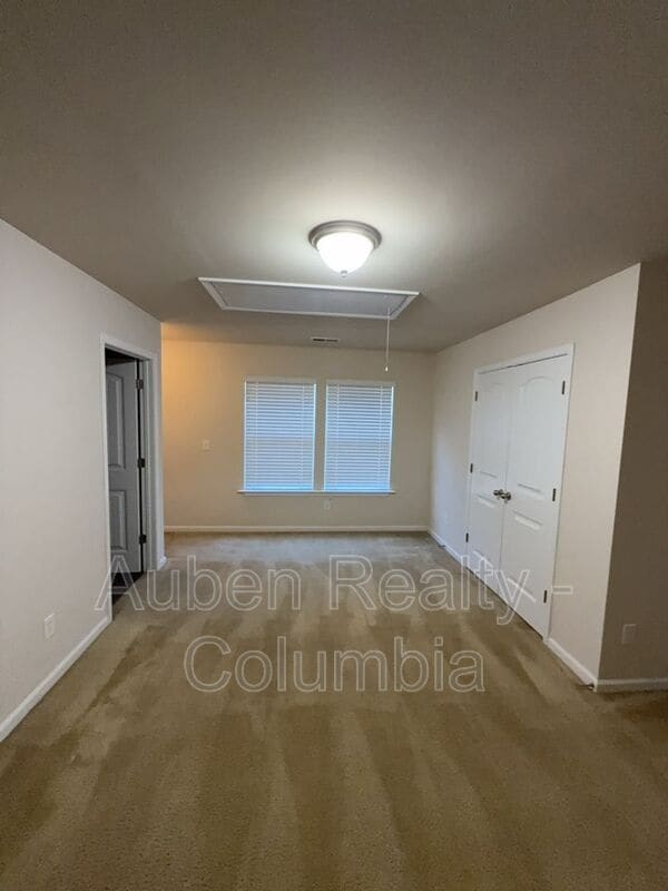 Building Photo - 204 Ashmore Ln