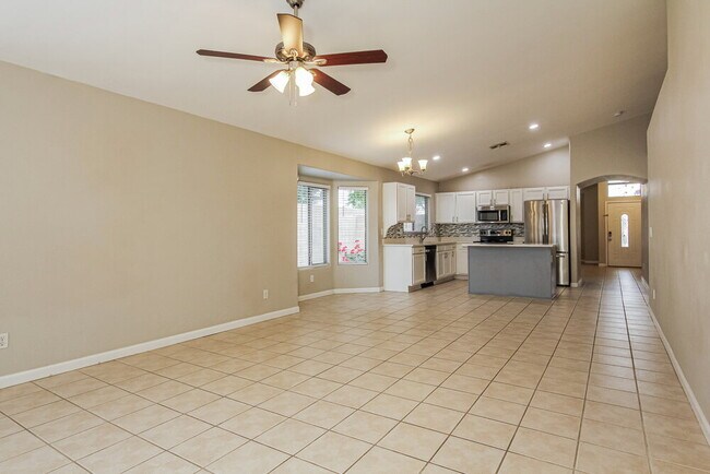 Building Photo - 15550 N Naegel Dr