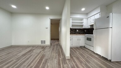 Building Photo - 326 W Kenwood Dr