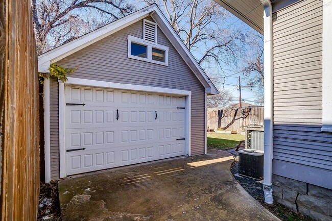 Building Photo - Amazingly Remodeled 1916 Home Located in N...