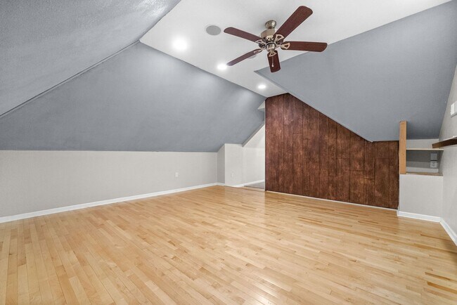Building Photo - Pet Friendly Three Bedroom with Bonus!