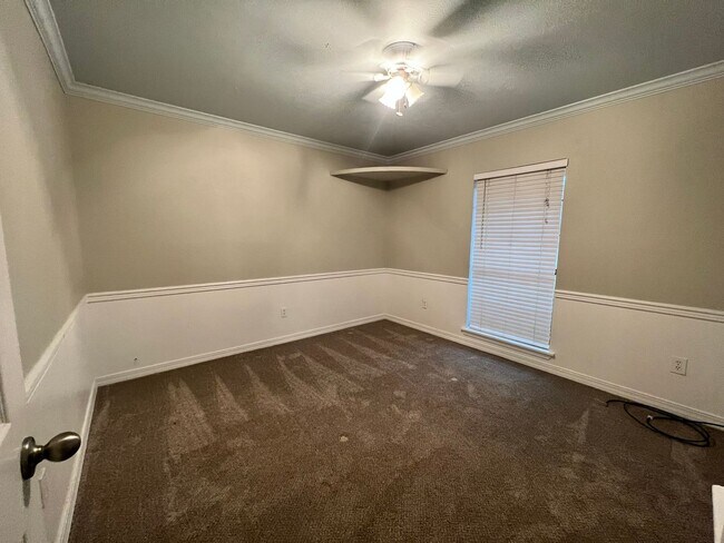 Building Photo - 4 BEDROOM GREENACRES BEAUTY!