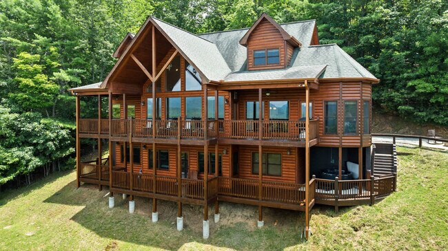 Building Photo - 121 Pontoosuc Dr