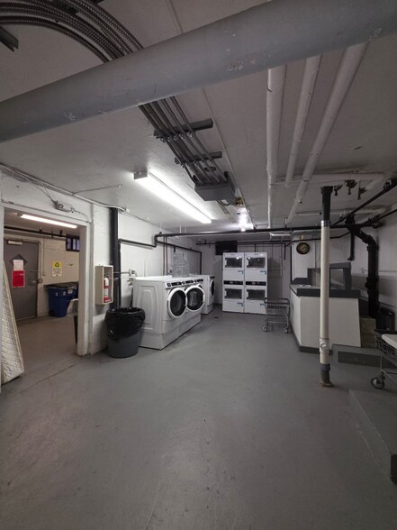 Building Photo - 165 Vroom St