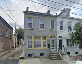 Building Photo - 914 W Chew St