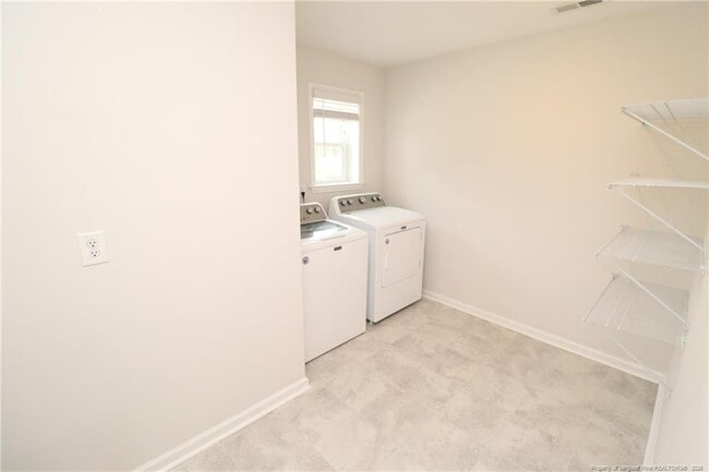 Building Photo - 2621 Impulsion Dr