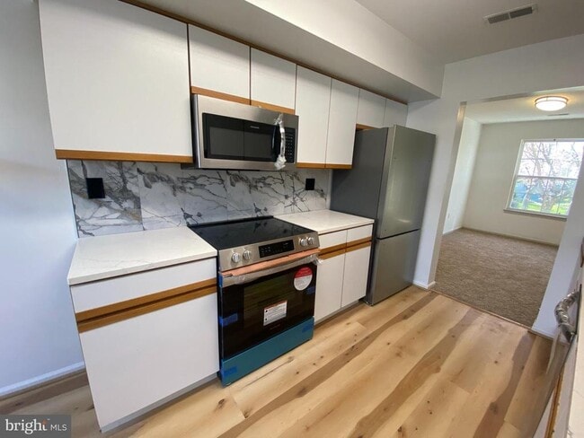 Building Photo - 6603 Colonial Ct