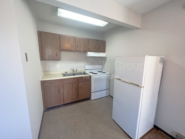 Building Photo - 2402 Marquette Rd