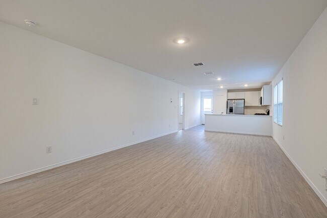 Building Photo - Stunning 3 bedroom, 2 bathroom home in Kyle!!!