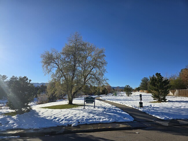 Building Photo - 10507 W Maplewood Dr