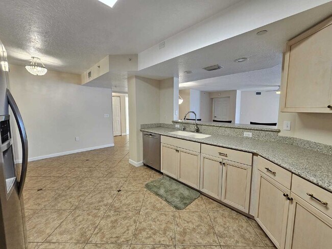Building Photo - Seaside Serenity Awaits: Spacious 3-Bedroo...