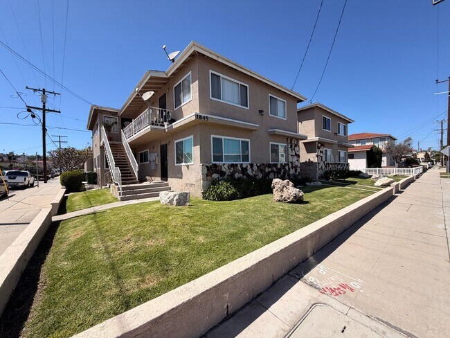 Building Photo - Completely Remodeled 2 Bed, 1 Bath in San Pedro w/ Garage Parking!