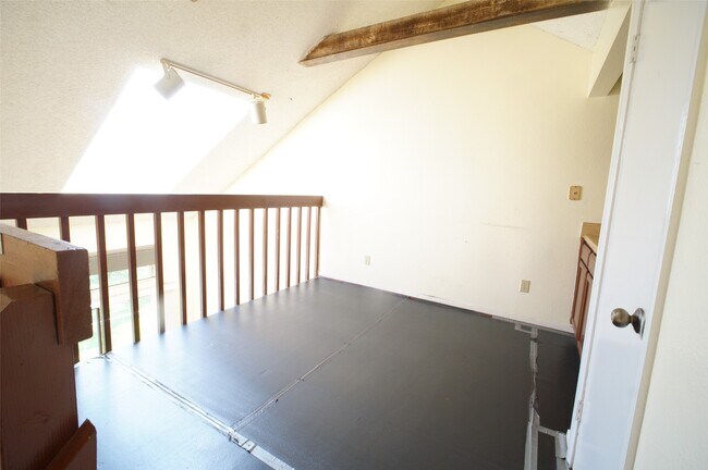 Building Photo - 8587 Sands Point Dr