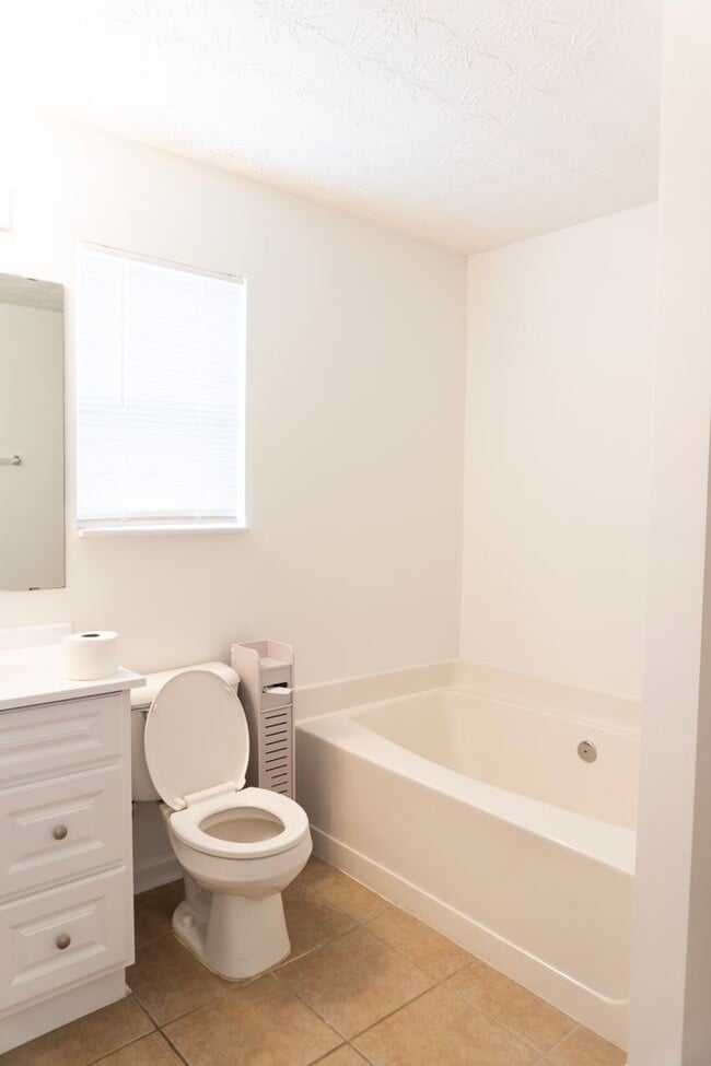 Building Photo - Three Bedroom Home Available NOW near 331 Bridge! With Solar!! Basic internet included as well!