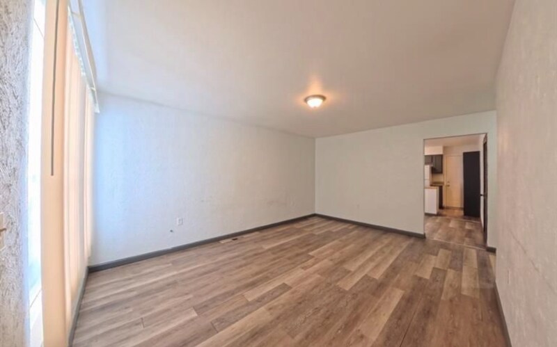 Building Photo - 2603-2605 Eastview Dr