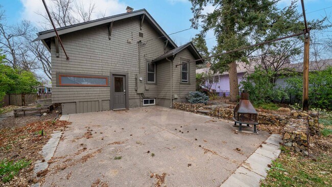 Building Photo - Craftsman Bungalow In Patty Jewett Neighborhood