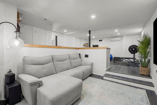Building Photo - 217 Soundview Ave