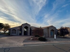 Building Photo - Beautiful golf course retreat