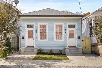 Building Photo - Classic shotgun located right off Magazine...