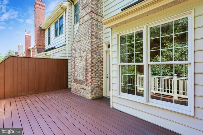 Building Photo - 417 Winding Rose Dr