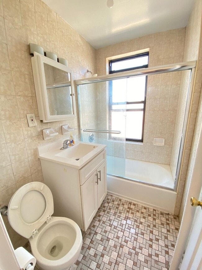 Building Photo - 2235 Cruger Ave