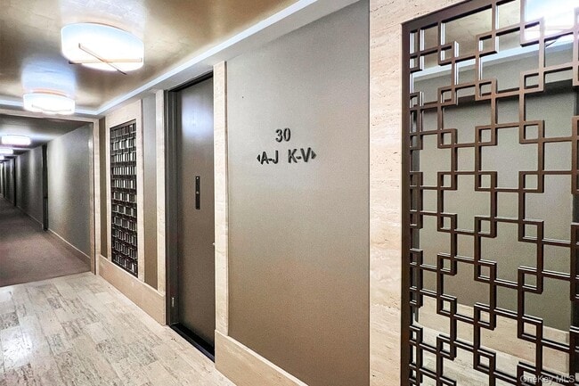 Building Photo - 20 W 64th St