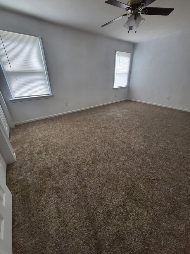 Building Photo - 5451 Lynbrook Lndg