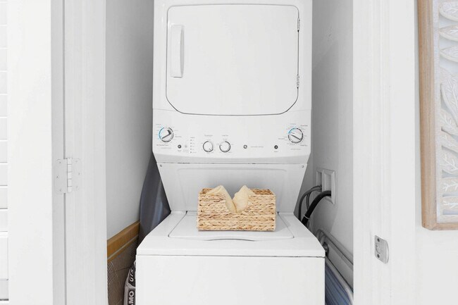 Building Photo - 4111 S Ocean Dr