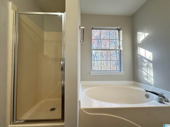 Building Photo - 759 3rd St NE