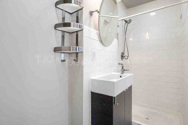 Building Photo - 460 S Lincoln St