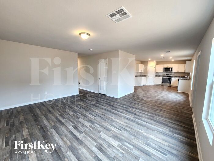 Building Photo - 10083 Cerritos dr