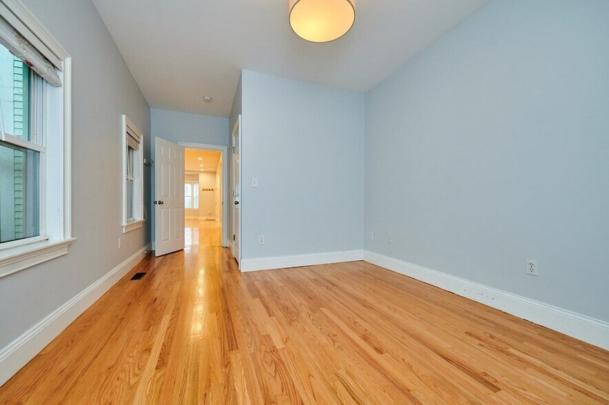 Building Photo - 156 Dorchester St