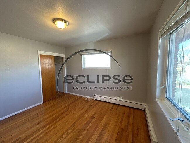 Building Photo - 1823 Gunnison Ave