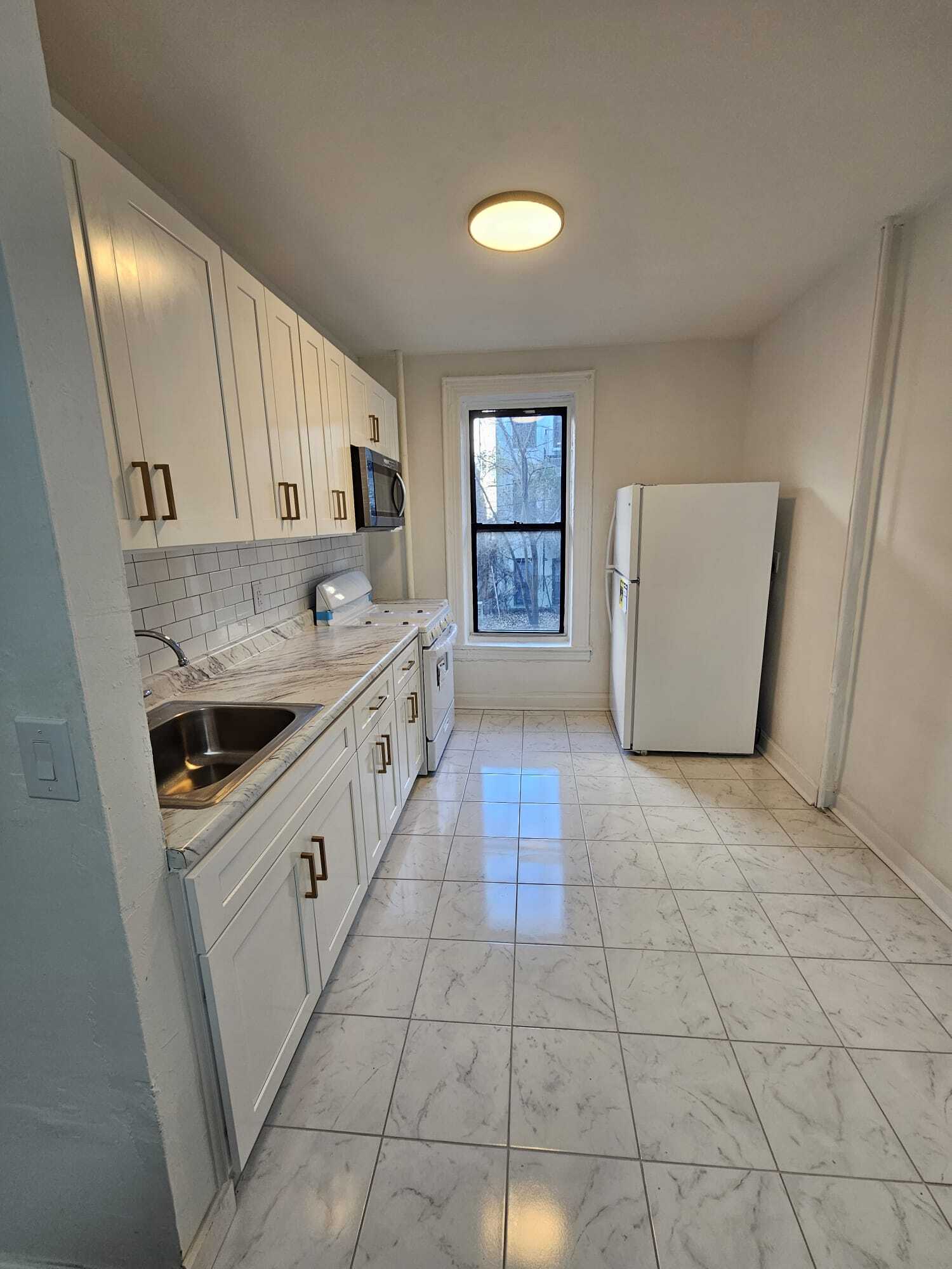 Building Photo - 464 42nd St